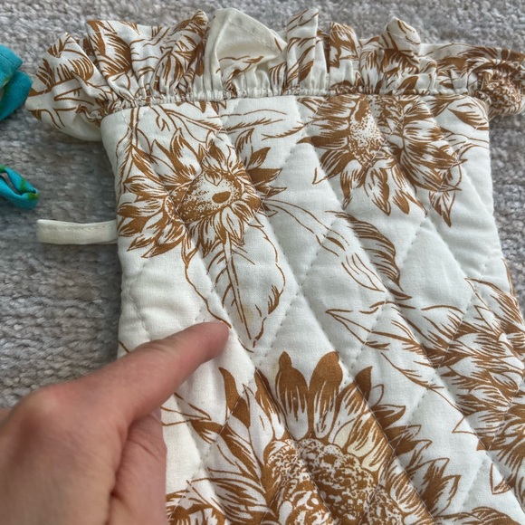 APRIL CORNELL FLORAL OVEN MITT SET - Picture 5 of 5